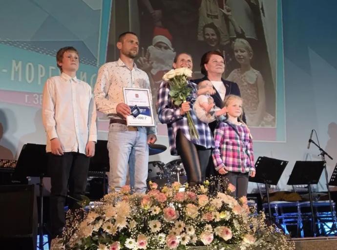 Многодетная семья из Зеленоградска получила региональную премию «Признательность»